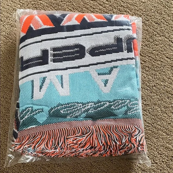 Super Bowl XXXIII Denver Broncos Throw Blanket - Picture 4 of 4